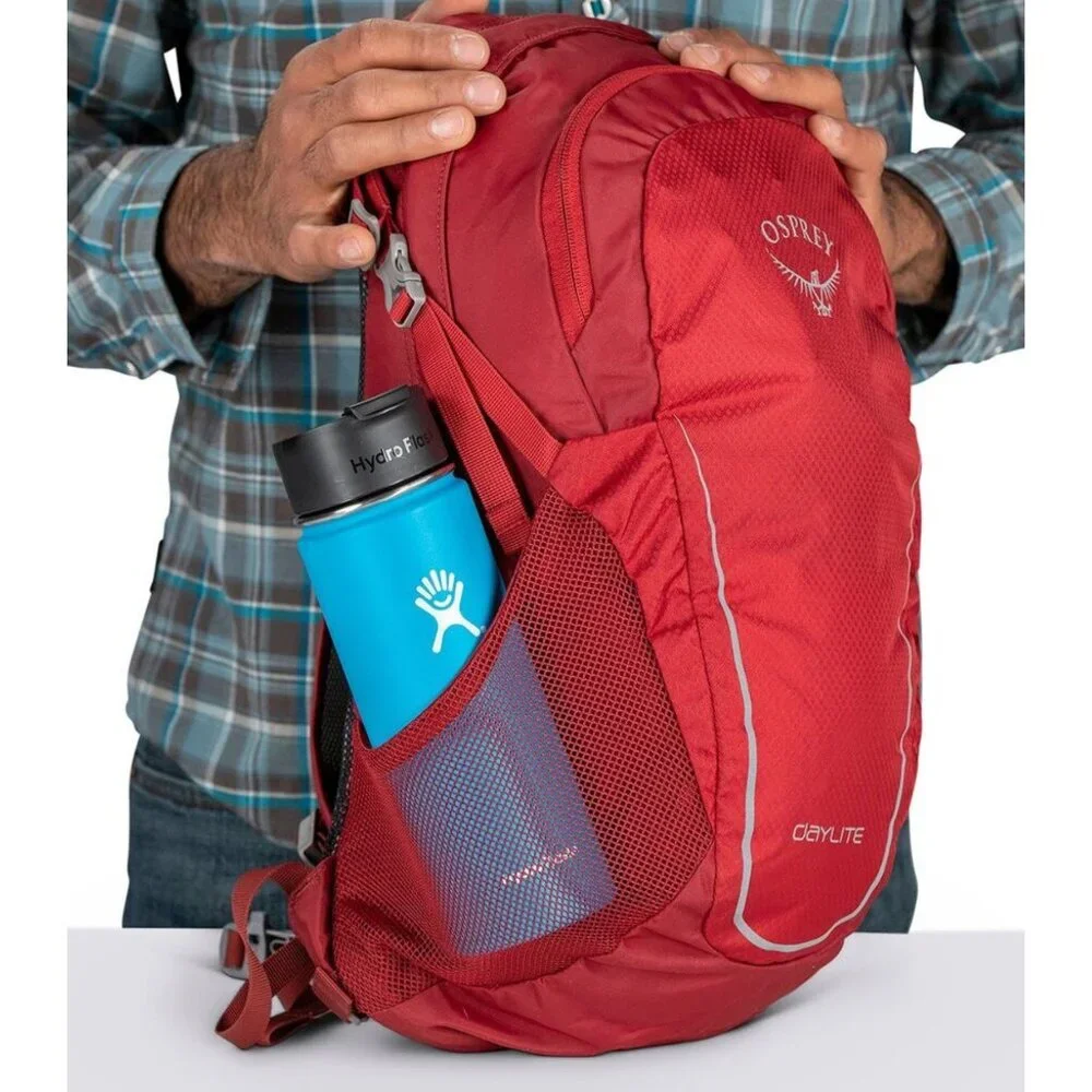 OSPREY Daylite 13L Red and Orange Patterned Hydration Backpack, NWT Osprey Daylite® 13L Simple Backpack - Cosmic Red – TripQuipment main image 2